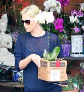 Шарлиз Терон (Charlize Theron) at Bristol Farms in Beverly Hills - May 28-2011 (26xHQ) 2c95e6217255927