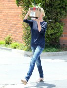 Шарлиз Терон (Charlize Theron) at Bristol Farms in Beverly Hills - May 28-2011 (26xHQ) 87b811217258159