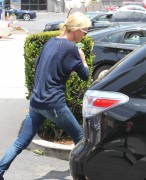 Шарлиз Терон (Charlize Theron) at Bristol Farms in Beverly Hills - May 28-2011 (26xHQ) C42875217258480