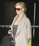 Шарлиз Терон (Charlize Theron) Shopping in West Hollywood March 7 2011 (30xHQ) 781f62217260008