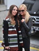 Мелани Чисхолм и Эмма Бантон (Chisholm, Bunton)  вышли из студии ITV,15.10.2012 (8xHQ) 422ebe218239622