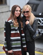 Мелани Чисхолм и Эмма Бантон (Chisholm, Bunton)  вышли из студии ITV,15.10.2012 (8xHQ) 50f416218241316