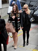 Мелани Чисхолм и Эмма Бантон (Chisholm, Bunton)  вышли из студии ITV,15.10.2012 (8xHQ) Faebce218240722