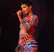 Рианна (Rihanna) performs at Crystall Hall in Baku Azerbaijan 6.10.2012 - 7xHQ Cdce29218615082