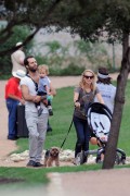 Натали Портман (Natali Portman) and her family take a walk in the park in Austin October 3, 2012 (10xHQ) Cc04ce218756505