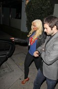 Кристина Агилера (Christina Aguilera) Leaving the Mozza Restaurant in Hollywood, 17.11.11 (6xHQ) 1422c9221292213