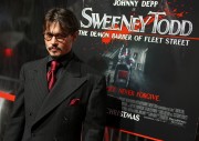 Джонни Депп (Johnny Depp) на премьере Sweeney Todd The Demon Barber of Fleet Street (19xHQ) 9fd057223467072