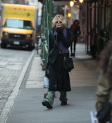 Мег Райан (Meg Ryan) Was spotted smiling and chatting in New York, 10.12.10 - 11xHQ 357054223624023