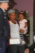 Мелани Браун, Стефен Белафонте (Melanie Brown, Stephen Belafonte) and family out buying a birthday cake in Sydney, 01.09.12 - 36xНQ A1f432225898202