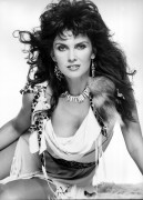 Caroline Munro 2f2e69228710728