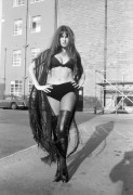 Caroline Munro 5fb033228712618