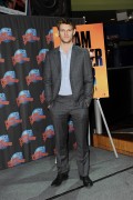 Алекс Петтифер (Alex Pettyfer) Visits Planet Hollywood to have a hand print ceremony and promote his new film  I Am Number Four, New York, 02.07.11 - 14xHQ B763af247628950