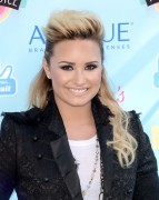 Demi Lovato - 2013 Teen Choice awards in Universal City (8-11-13)