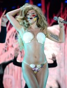 Лэди Гага (Lady Gaga) 2013-08-25 MTV Video Music Awards Performance  Audience (51xHQ) Ff1669276263803