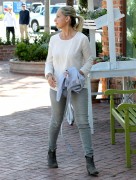 Sarah Michelle Gellar - Out and about in Santa Monica 04/06/2015
