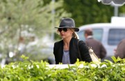 Sarah Michelle Gellar - Shops at the Country Mart in Brentwood 04/07/2015