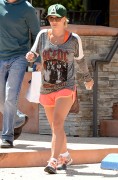 Бритни Спирс (Britney Spears) Goes shopping in Thousand Oaks, 08.04.2015 (38xHQ) Fb2369402814330