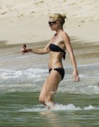 Гвинет Пэлтроу (Gwyneth Paltrow) Bikini on a beach in Barbados, 20.02.2011 (28xHQ) 289e2a402827391
