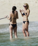 Гвинет Пэлтроу (Gwyneth Paltrow) Bikini on a beach in Barbados, 20.02.2011 (28xHQ) B553ed402827437