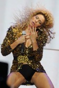 Бейонсе (Beyonce) performing at Glastonbury, 26.06.2011 (134xHQ) 0755d2404114161
