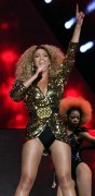 Бейонсе (Beyonce) performing at Glastonbury, 26.06.2011 (134xHQ) 2a8f68404114376