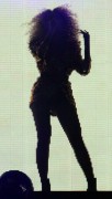 Бейонсе (Beyonce) performing at Glastonbury, 26.06.2011 (134xHQ) 80b152404114074