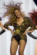 Бейонсе (Beyonce) performing at Glastonbury, 26.06.2011 (134xHQ) Bbbc6a404114108