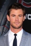 Крис Хемсворт (Chris Hemsworth) 'Avengers Age Of Ultron' Premiere, Dolby Theater, Hollywood, 2015 (105xHQ) F95bc8404127733