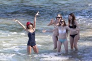 Тейлор Свифт (Taylor Swift) On a beach, Maui, 1.21.2015 (95xHQ) 6363e3406655434