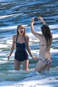 Тейлор Свифт (Taylor Swift) On a beach, Maui, 1.21.2015 (95xHQ) 7310bf406655113