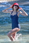 Тейлор Свифт (Taylor Swift) On a beach, Maui, 1.21.2015 (95xHQ) 8bfd24406655033