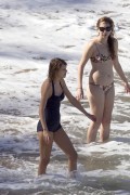 Тейлор Свифт (Taylor Swift) On a beach, Maui, 1.21.2015 (95xHQ) A42856406655533