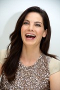 Мишель Монахэн (Michelle Monaghan) Due Data press conference portraits son (Beverly Hills, October 26, 2010) - 13xHQ 2f1ee0406846783