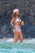 Рианна (Rihanna) White bikini candids in Hawaii, 26.04.2015 - 70xHQ 9f9c34407758566