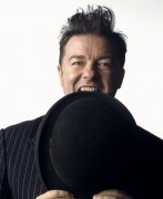 Рики Джервэйс (Ricky Gervais) Alan Olley photoshoot - 5xUHQ Bd7af9408138068