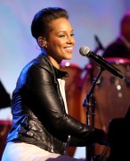 Алисия Кейс (Alicia Keys) MusiCares Person Of The Year Honoring Carole King, Los Angeles Convention Center, 2014 - 35xНQ 8155ee408777191