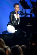 Алисия Кейс (Alicia Keys) MusiCares Person Of The Year Honoring Carole King, Los Angeles Convention Center, 2014 - 35xНQ A5fd7a408777269