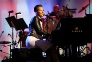 Алисия Кейс (Alicia Keys) MusiCares Person Of The Year Honoring Carole King, Los Angeles Convention Center, 2014 - 35xНQ F03717408777442