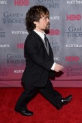 Питер Динклэйдж (Peter Dinklage) Premiere of 'Game of Thrones' Season Four, Avery Fisher Hall, 2014-03-18 (15xHQ) Ecc278418138781