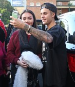 Justin Bieber - Meeting fans outside his hotel in Sydney, Australia 07/01/2015