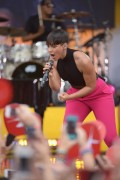 Алисия Кейс (Alicia Keys) Performs on Good Morning America, Rumsey Playfield, New York City, 30.08.2013 - 40xНQ Fcf470428548983