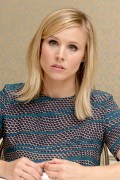 Кристен Белл (Kristen Bell) House Of Lies press conference portraits by Munawar Hosain (Los Angeles, April 15, 2014) - 44xHQ 950dc8430026256