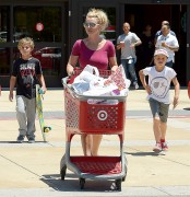 Бритни Спирс (Britney Spears) Shopping At Target With Her Boys, 08.07.2015 - 75xHQ 6193f5431449422
