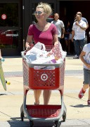 Бритни Спирс (Britney Spears) Shopping At Target With Her Boys, 08.07.2015 - 75xHQ A806ca431449114