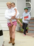 Бритни Спирс (Britney Spears) Spending Time With Her Niece Lexie And Her Boys In Calabasas, 14.06.2015 - 46xHQ 7bc0cb431450613