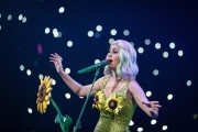 Кэти Перри (Katy Perry) performing on tour in Shanghai, 21.04.2015 (42xHQ) B831d3431457539