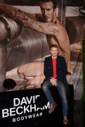 Дэвид Бекхэм (David Beckham) launch of his new Bodywear range at the H&M Times Square (New York, February 1, 2014) - 238xHQ Bd5470431469646