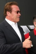 Арнольд Шварценеггер (Arnold Schwarzenegger) Terminator Genisys Premiere at the Dolby Theater (Hollywood, June 28, 2015) - 332xHQ 4936e9432978473