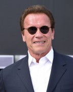 Арнольд Шварценеггер (Arnold Schwarzenegger) Terminator Genisys Premiere at the Dolby Theater (Hollywood, June 28, 2015) - 332xHQ 970070432978981