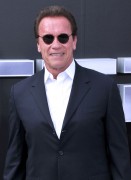 Арнольд Шварценеггер (Arnold Schwarzenegger) Terminator Genisys Premiere at the Dolby Theater (Hollywood, June 28, 2015) - 332xHQ 59c453432980023